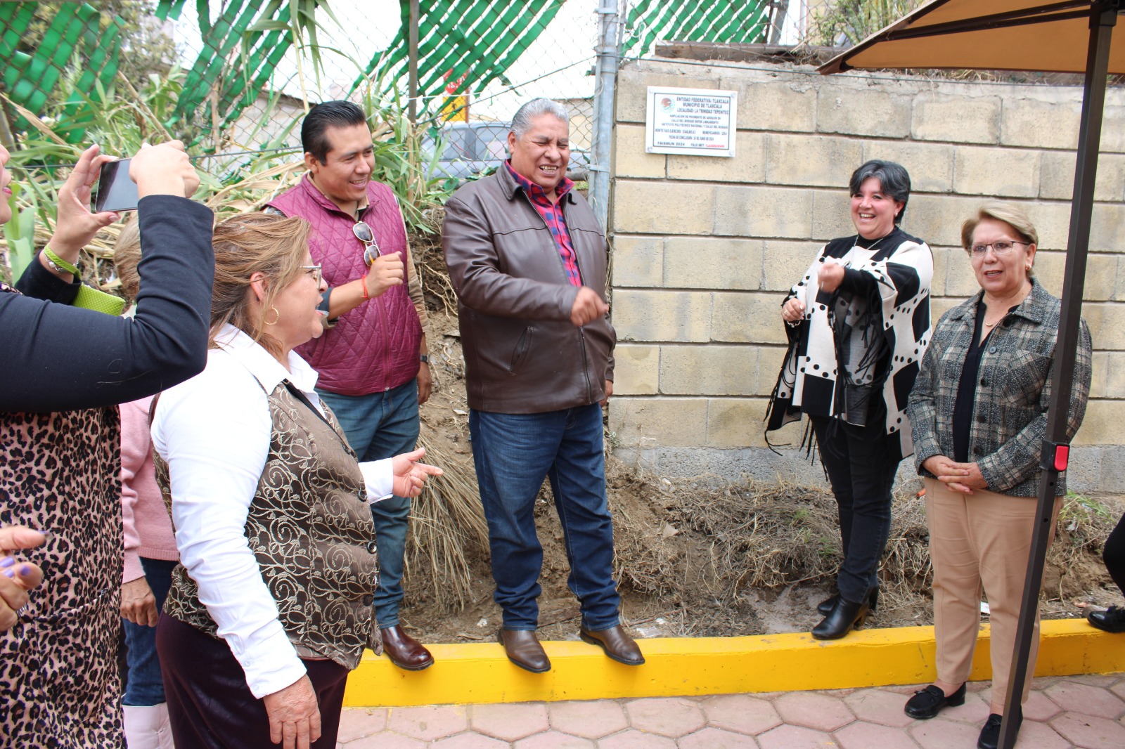Entrega Maribel Pérez Arenas obras de beneficio en Ocotlán y Tepehitec
